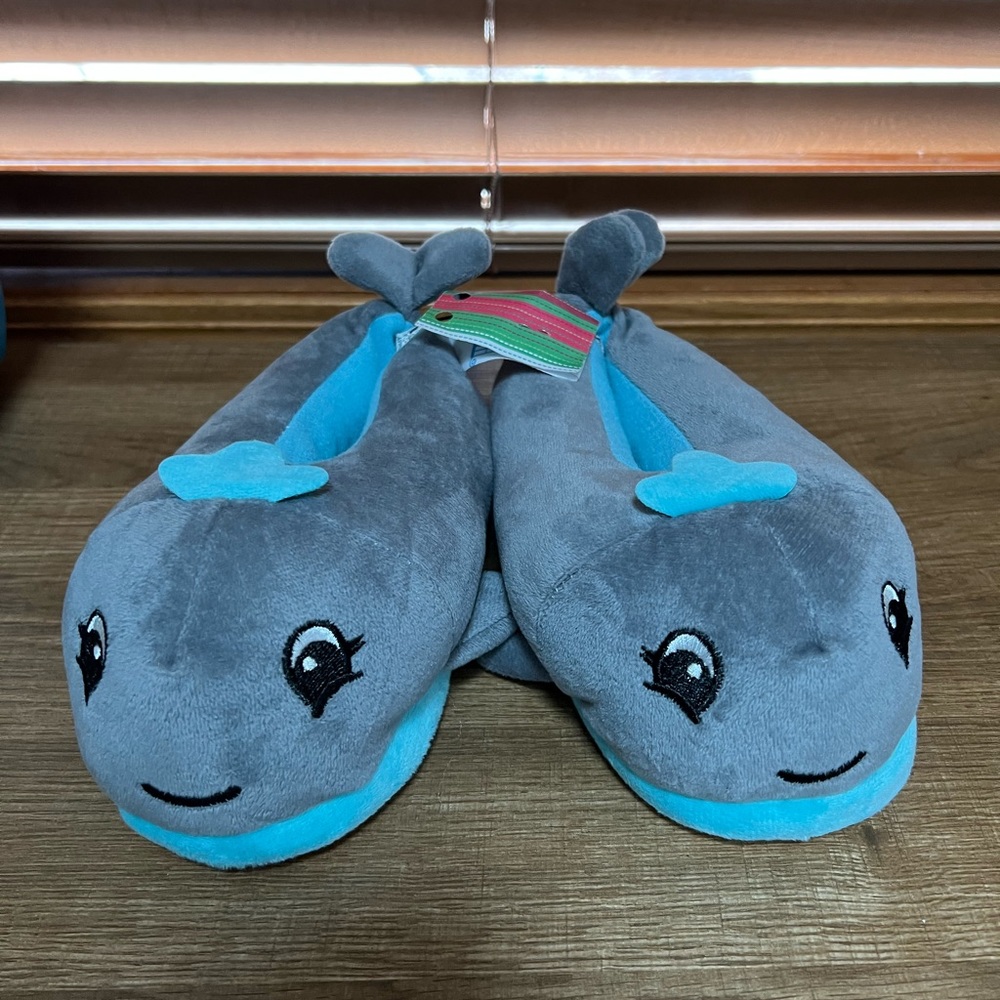 5/$20 🐳 Fun, Plush Whale Slippers NEW bin ab/ae